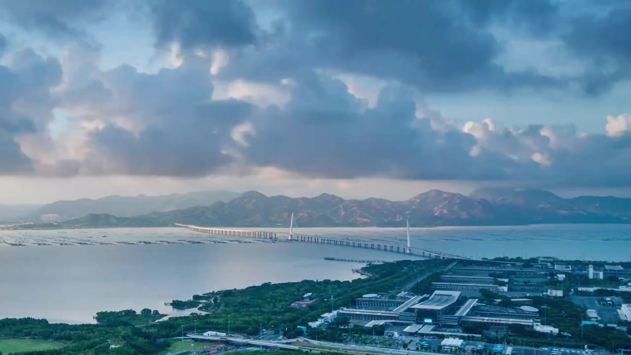 深圳南山区深圳湾大桥口岸日出光影延时摄影视频素材