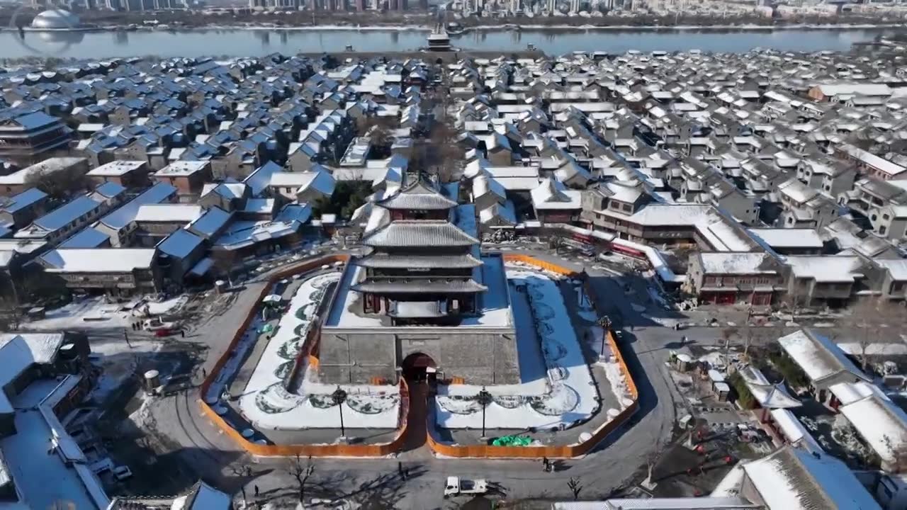 雪后的聊城水上古城光岳楼+山东省聊城市东昌府区东昌湖风景区视频素材