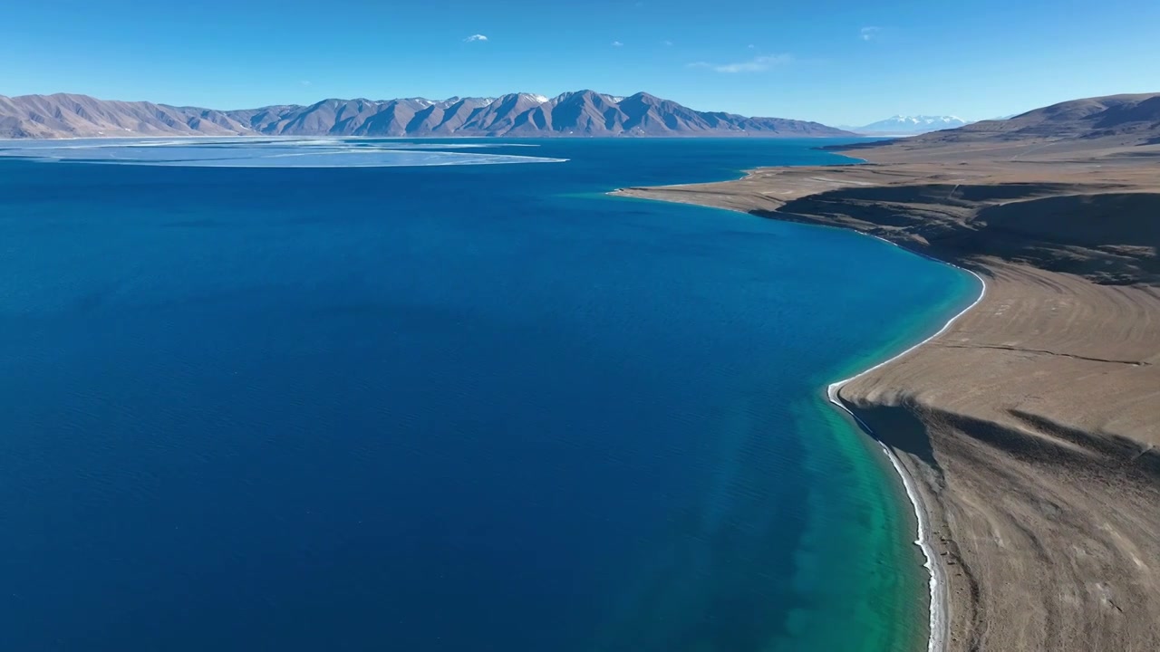 西藏那曲航拍圣湖当惹雍错高原湖泊风光视频素材