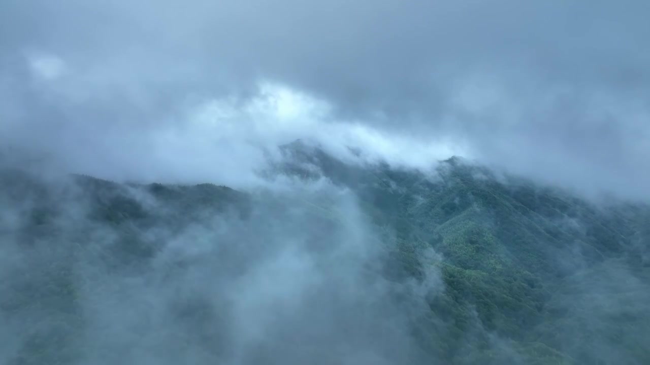 4K大山云雾缭绕天然氧吧视频下载