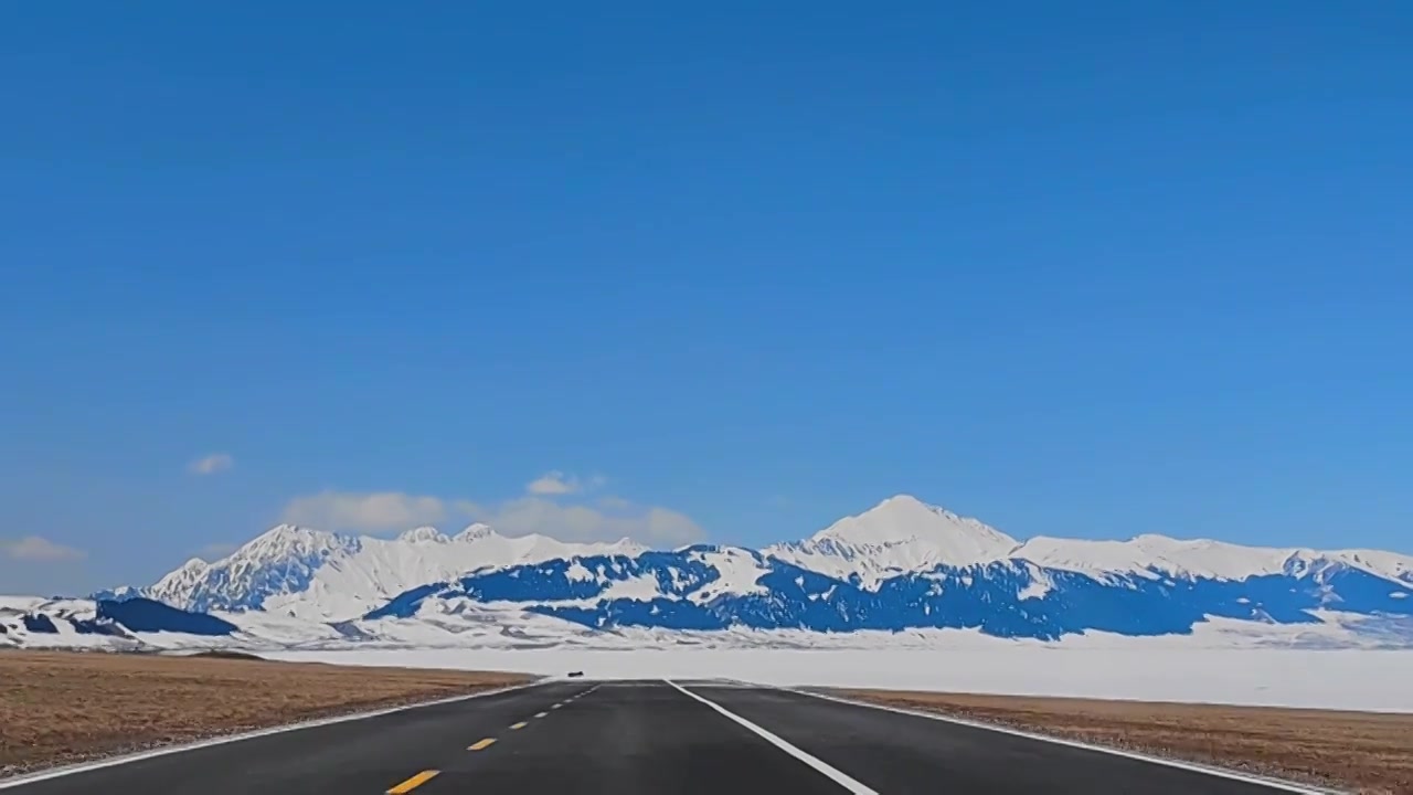 自驾游新疆博乐赛里木湖环湖公路雪山风光视频素材