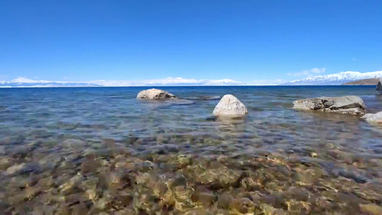 新疆博乐赛里木湖雪山风光视频素材