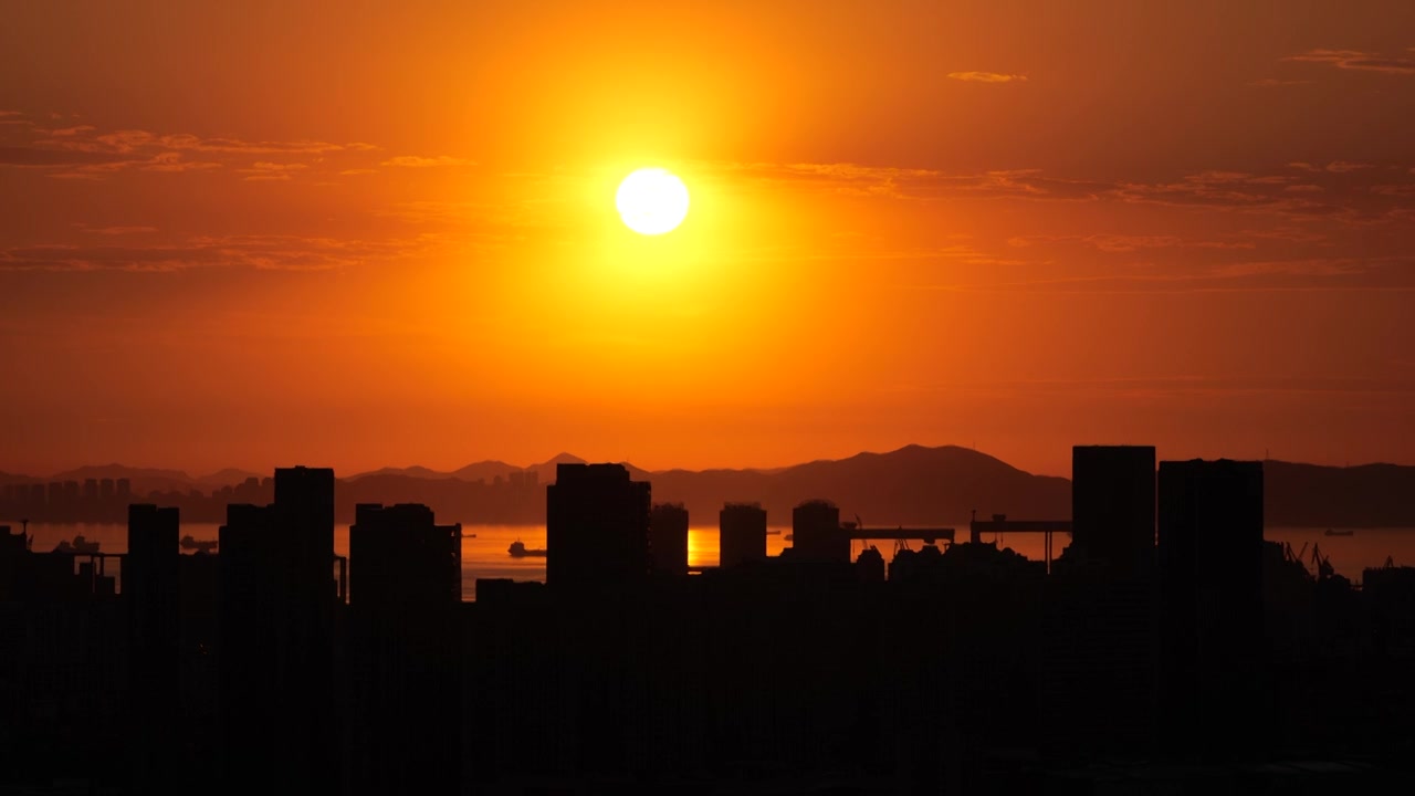 城市 日出 大海 海湾 海面 船视频素材