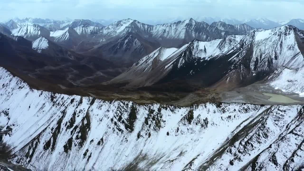 天山山脉雪山视频下载