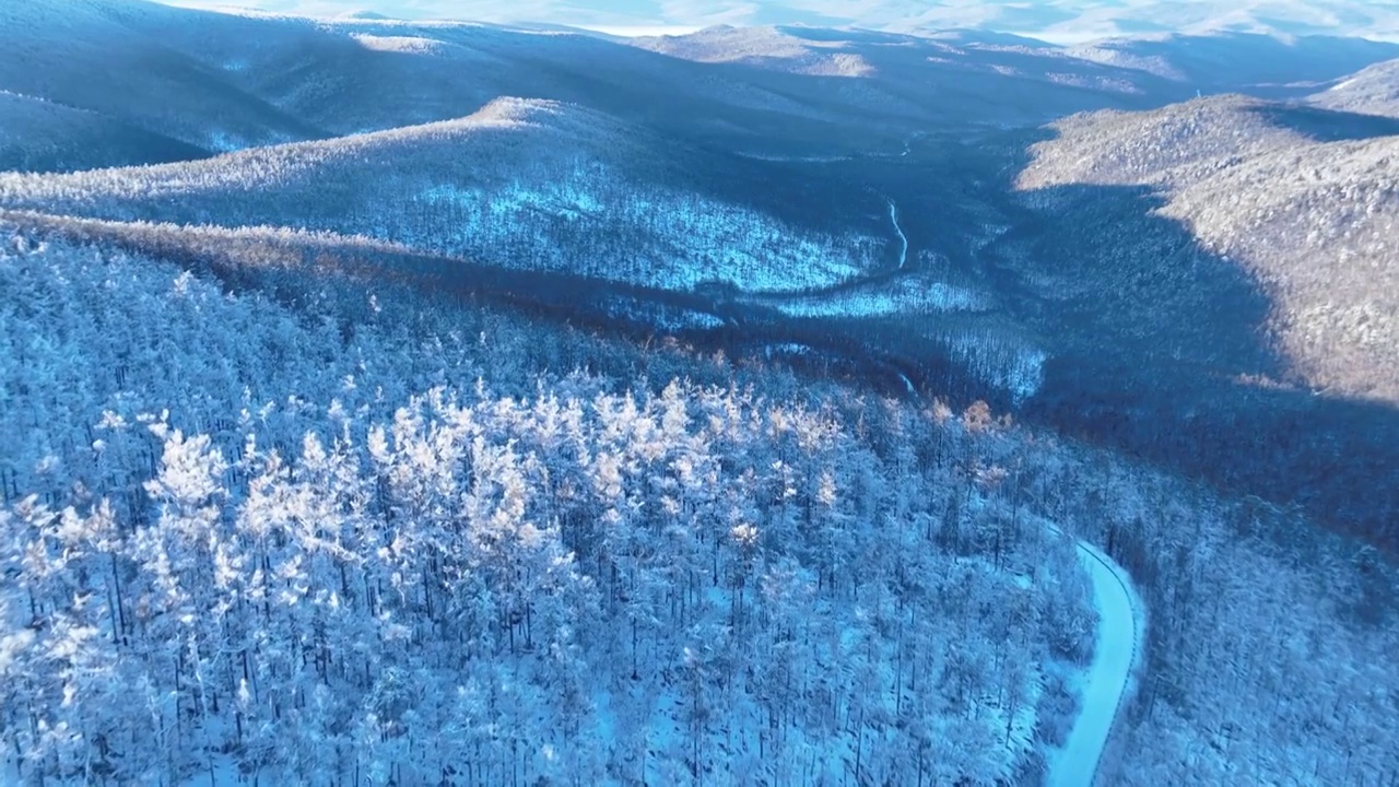 林海雪原雪林和山路视频素材