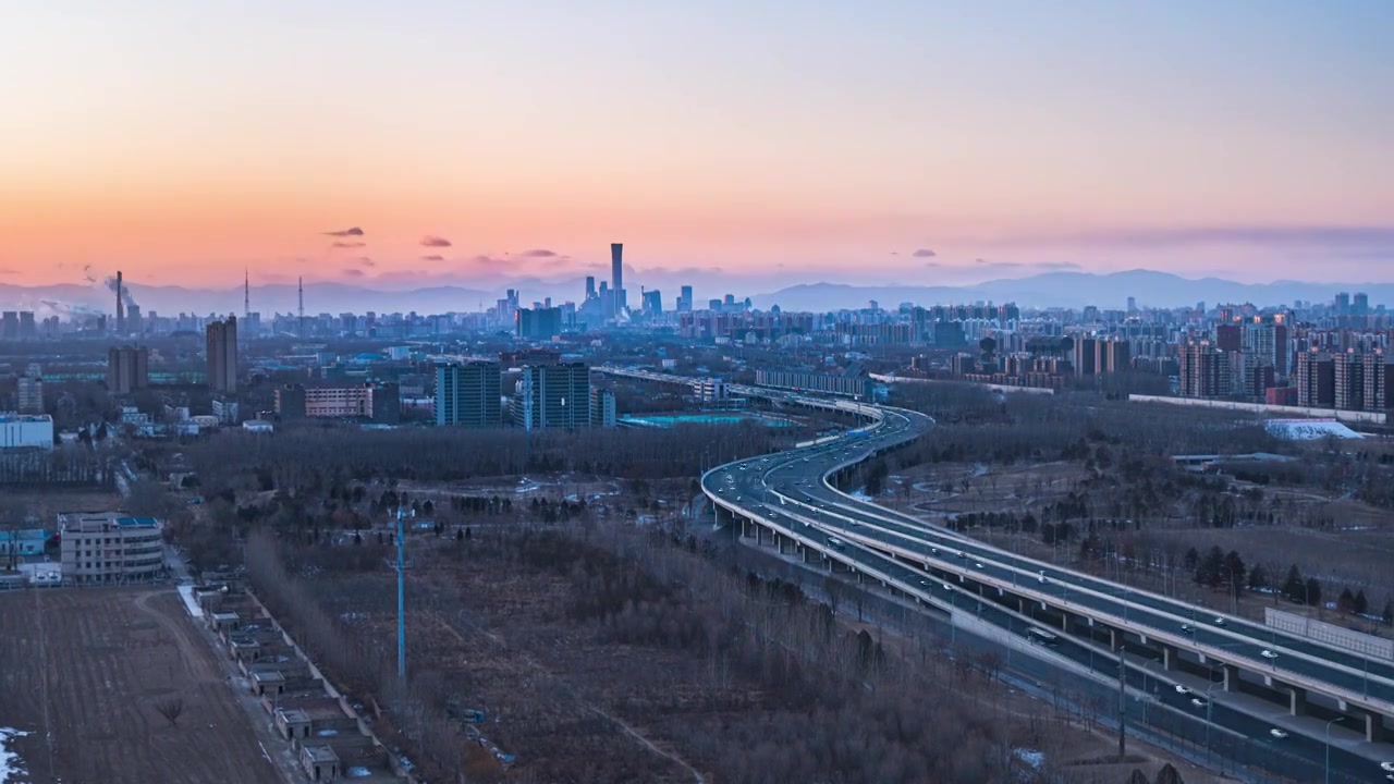 繁荣都市北京市区交通车流_日转夜延时视频素材