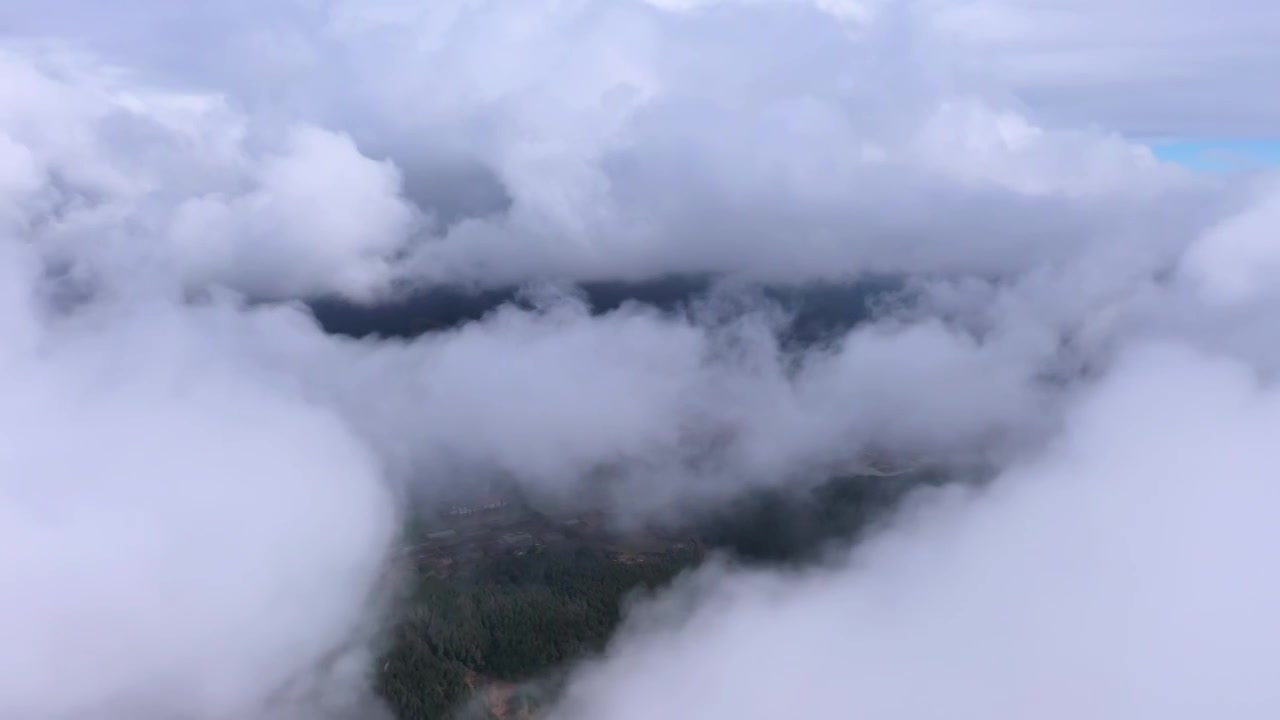 实拍天空中的云层视频素材