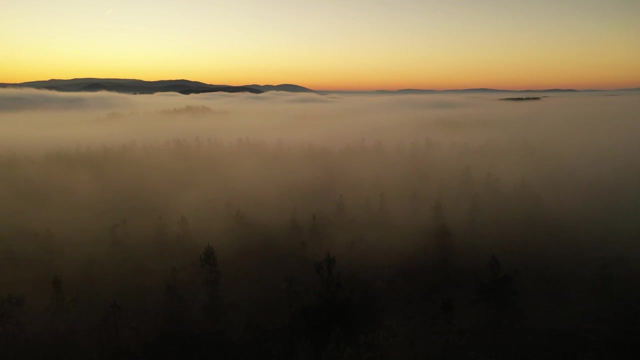 4K太阳日出光线云海云雾高山森林航拍希望视频素材