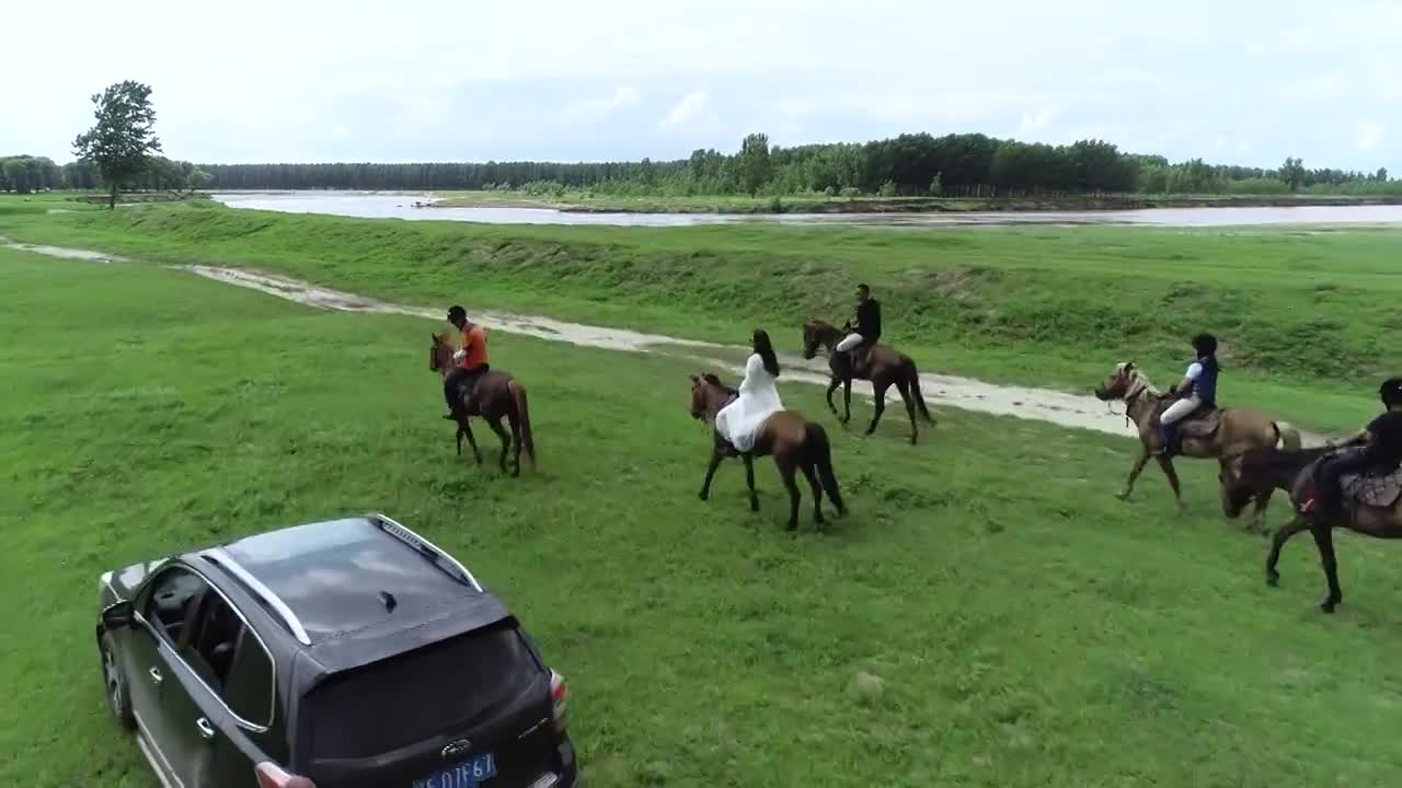 草原骑马视频下载