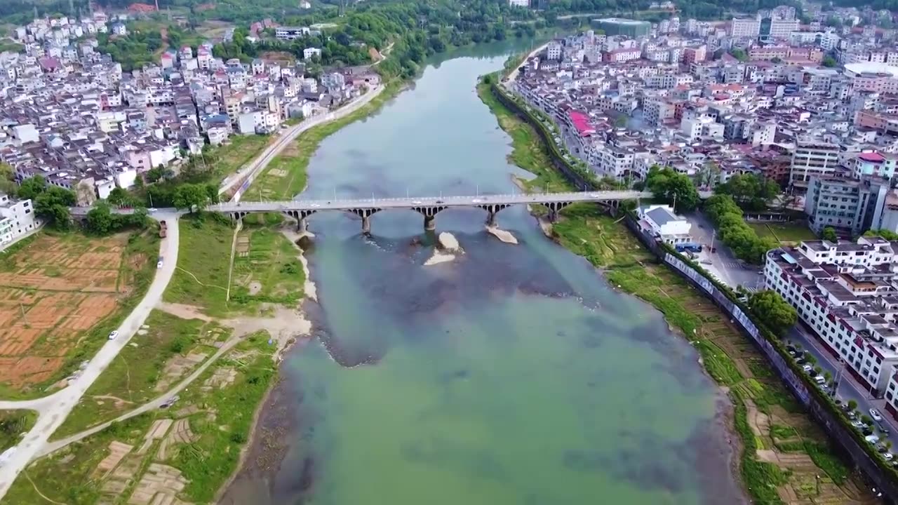 航拍江西永新禾水东里大桥视频素材