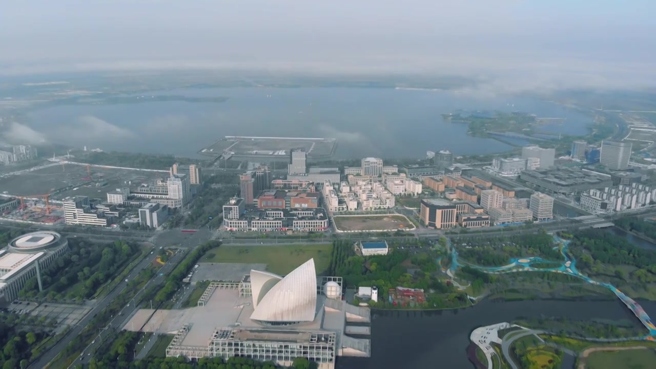 航拍4K上海临港滴水湖高视角全景视频下载