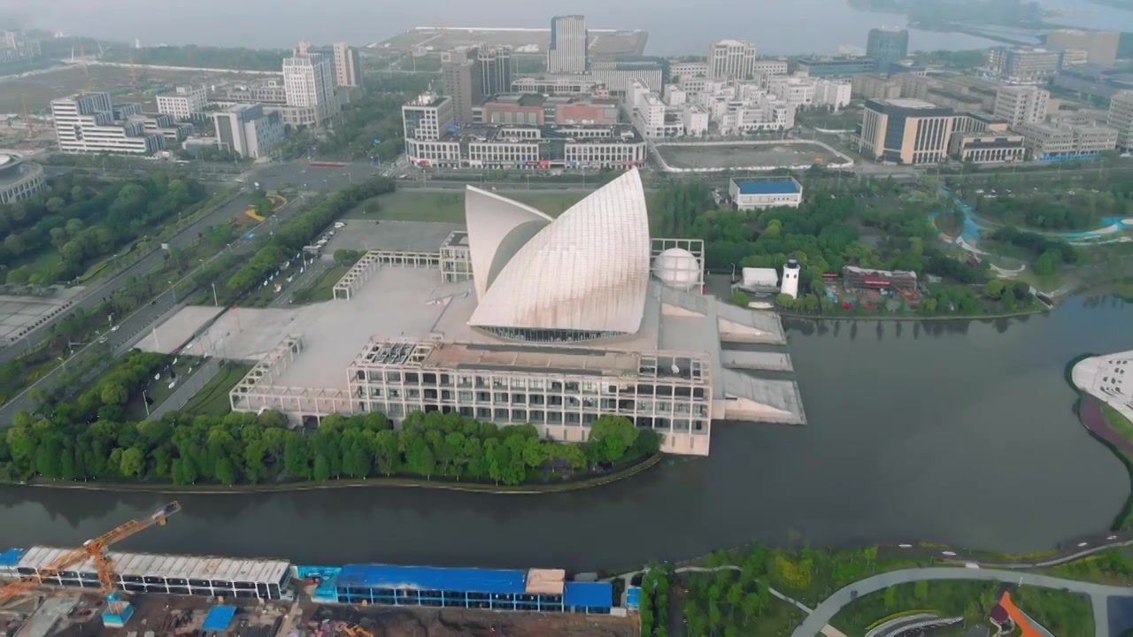 航拍上海航海博物馆拉远景空境视频下载