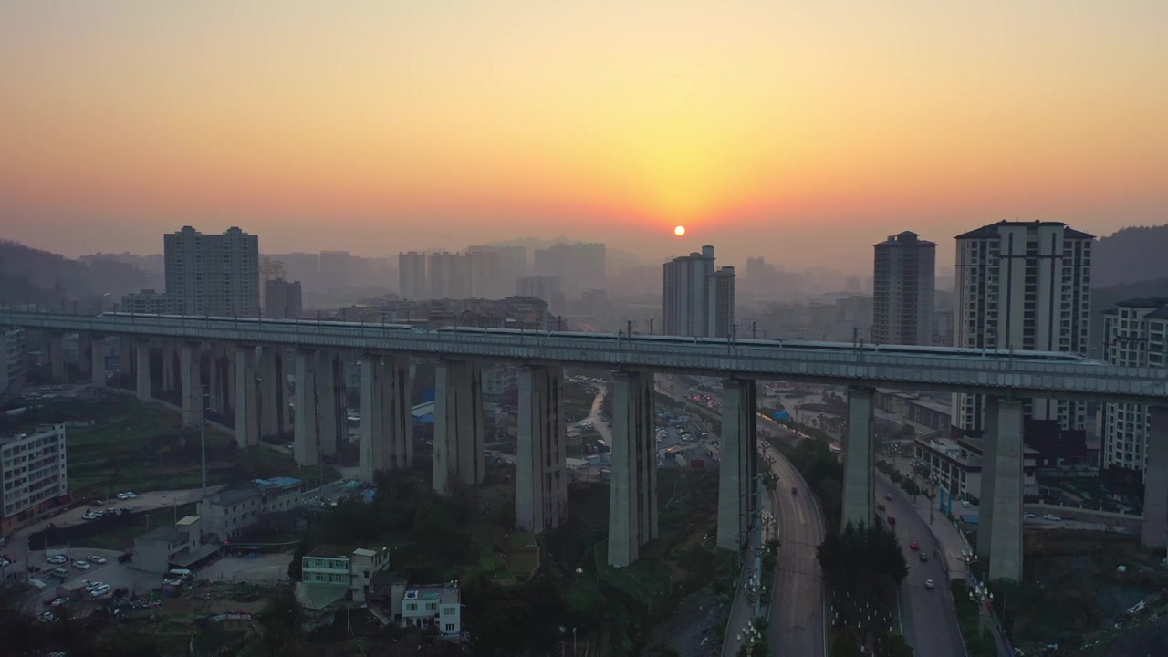 城市高铁动车火车桥梁日落航拍视频素材