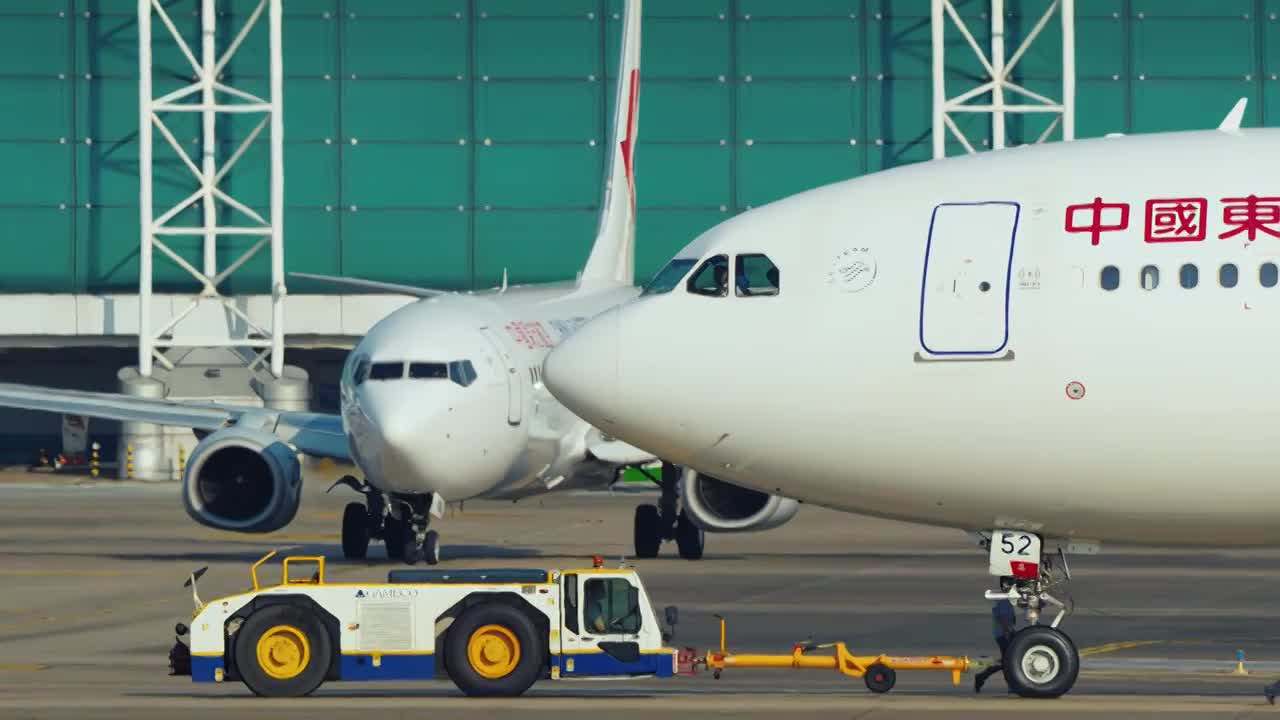 东方航空空客A330广州机场推出准备起飞视频下载