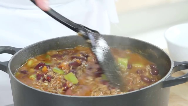 炖香辣味牛肉视频素材