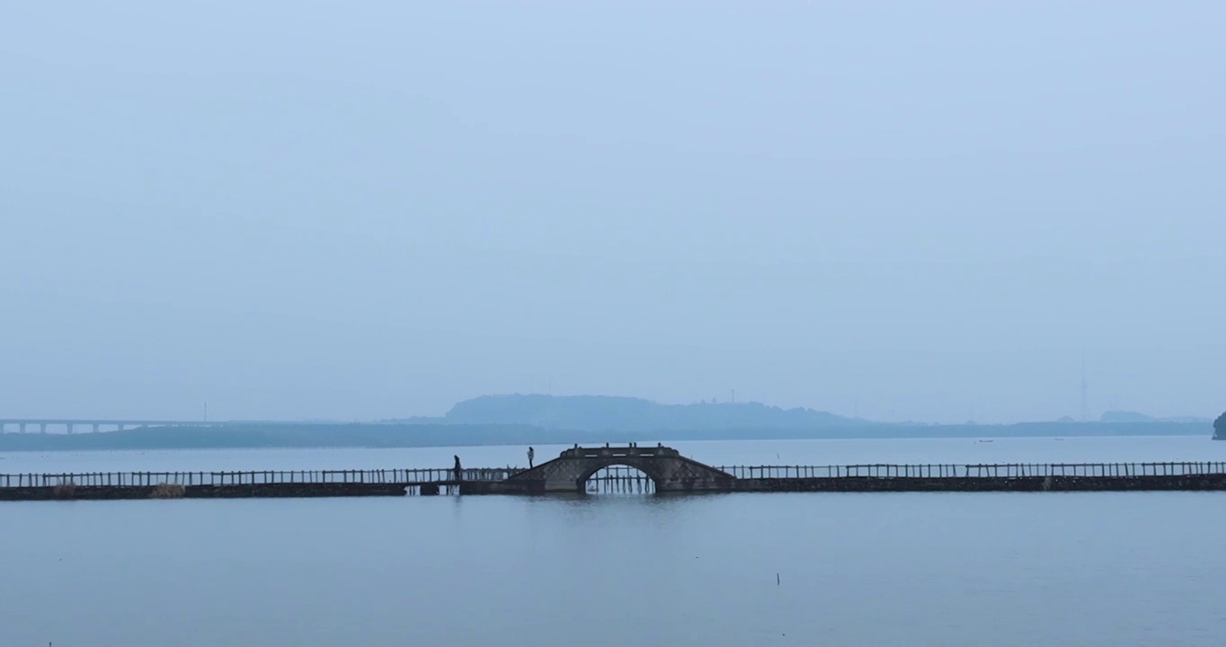 浙江省绍兴犭央犭茶湖古纤道航拍视频素材