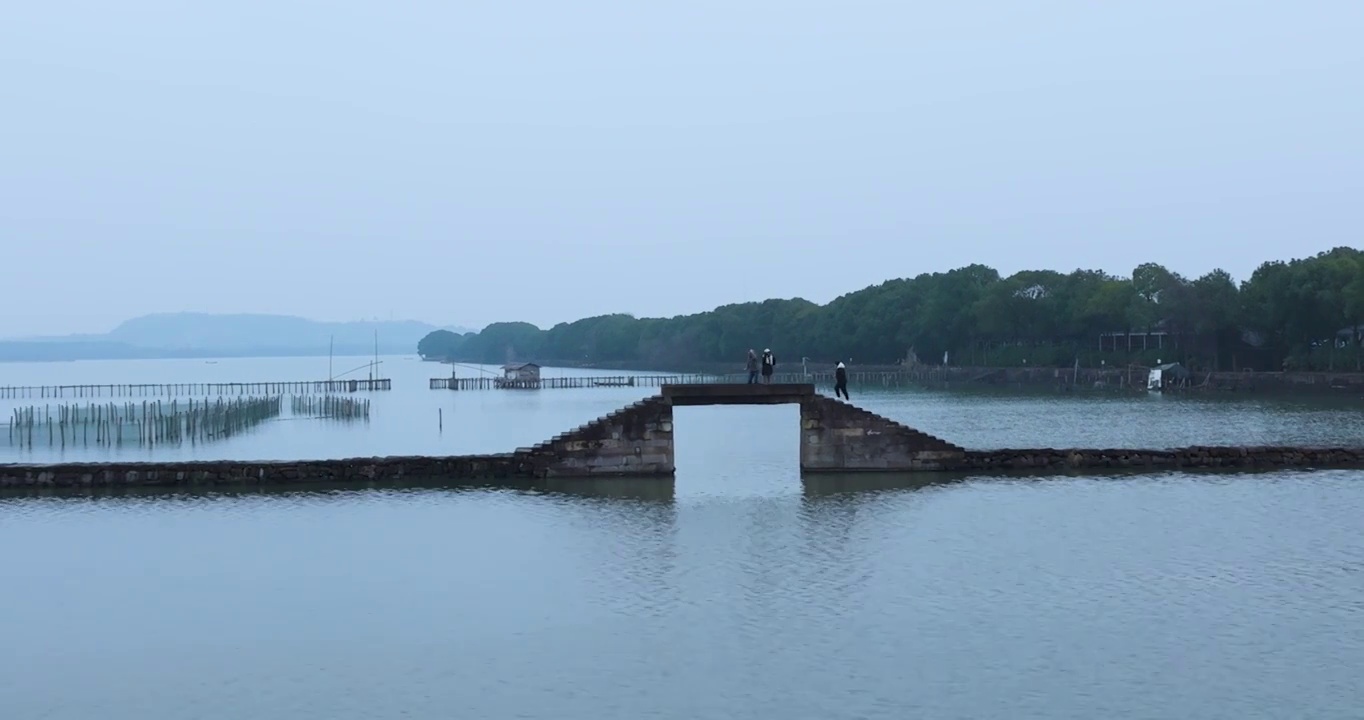 浙江省绍兴犭央犭茶湖古纤道航拍视频素材