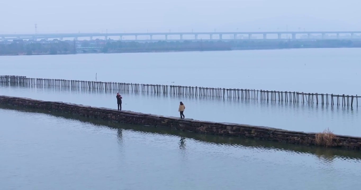 浙江省绍兴犭央犭茶湖古纤道航拍视频素材