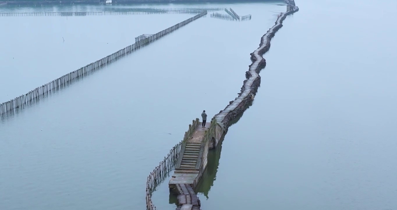 浙江省绍兴犭央犭茶湖古纤道航拍视频素材