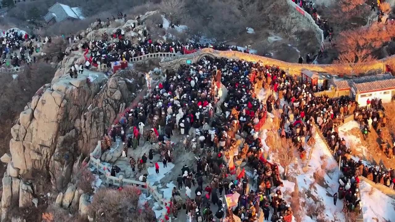 龙年泰山 国泰民安视频素材