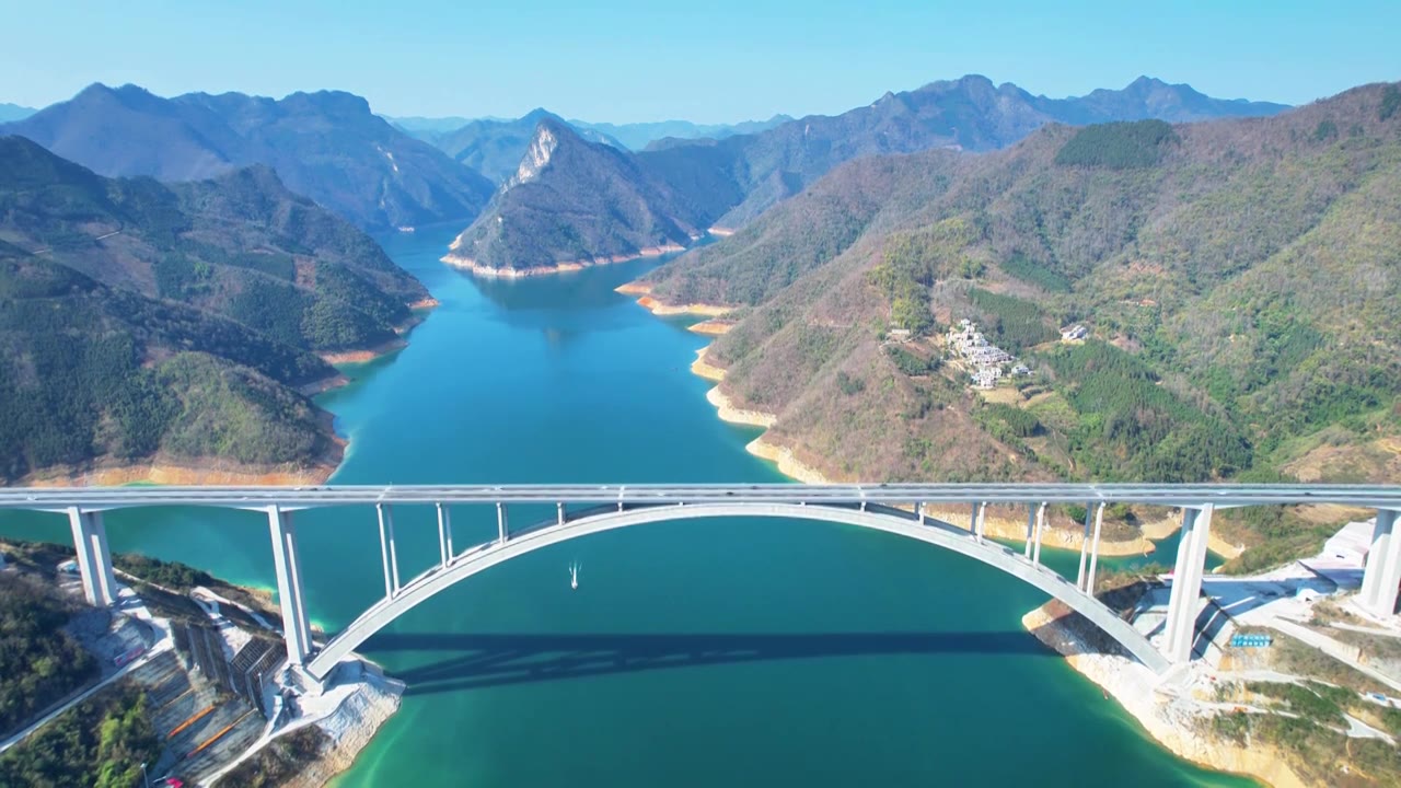 航拍广西河池天峨红水河风光及天峨龙滩特大桥视频下载