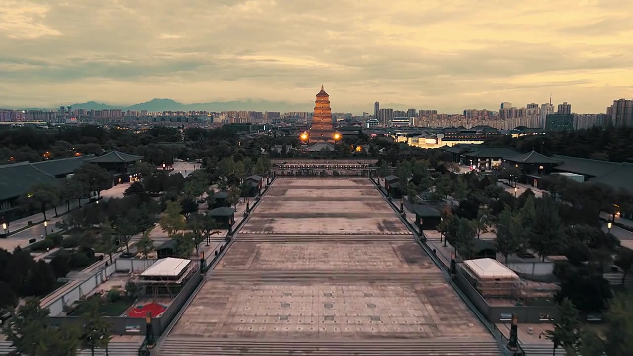 航拍西安大雁塔夕阳日落城市风光视频素材