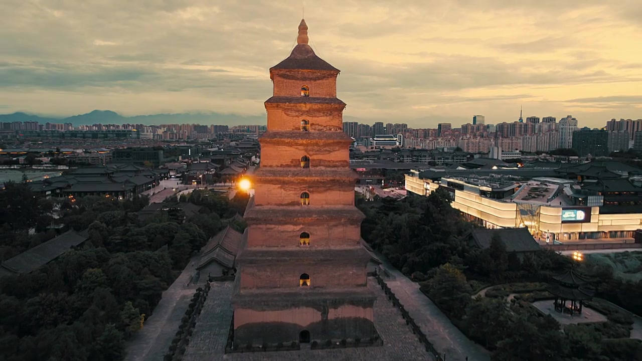 航拍西安大雁塔夕阳日落城市风光视频素材