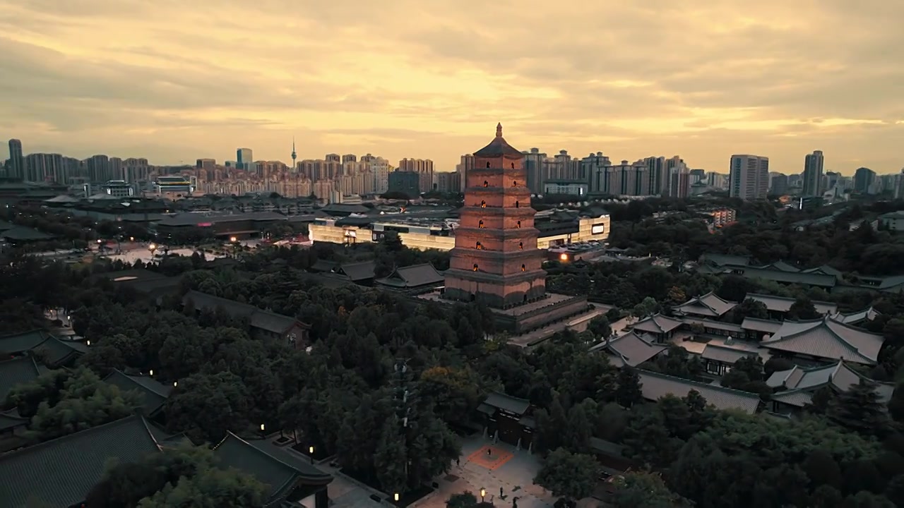 航拍西安大雁塔夕阳日落城市风光视频素材