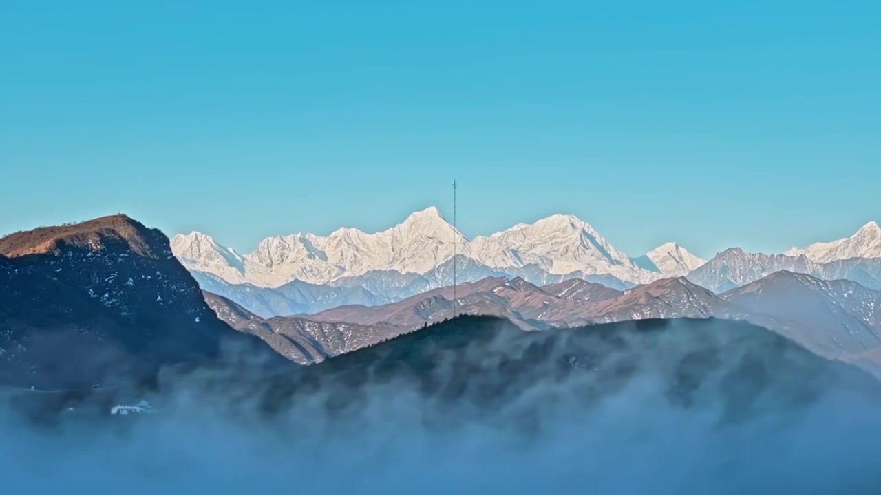 四川雅安泥巴山贡嘎雪山风光视频素材