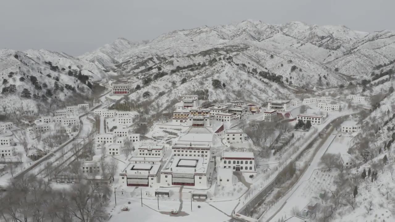 银装素裹  深山古刹 五当召视频素材