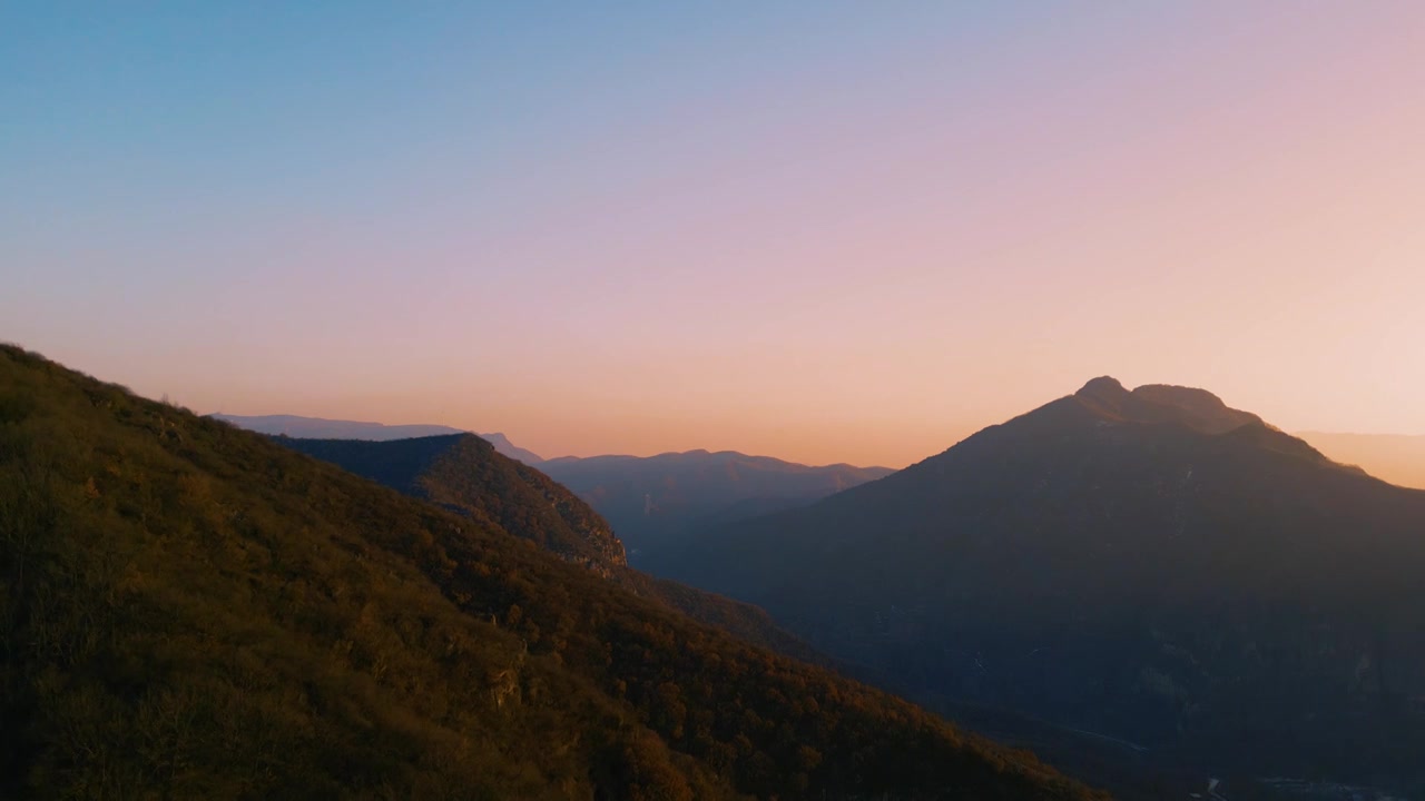 夕阳和山视频素材