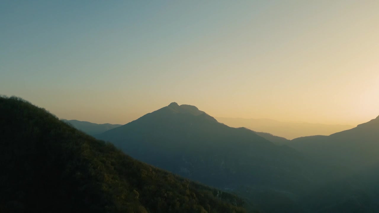 夕阳和山视频素材