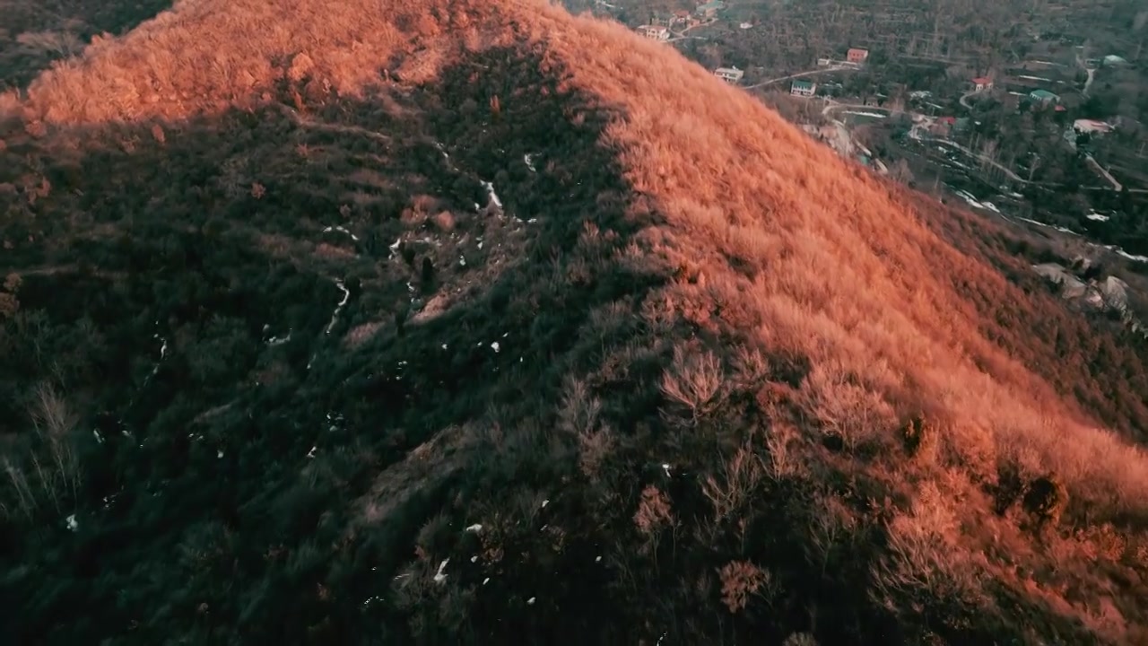 夕阳下的山峰视频素材