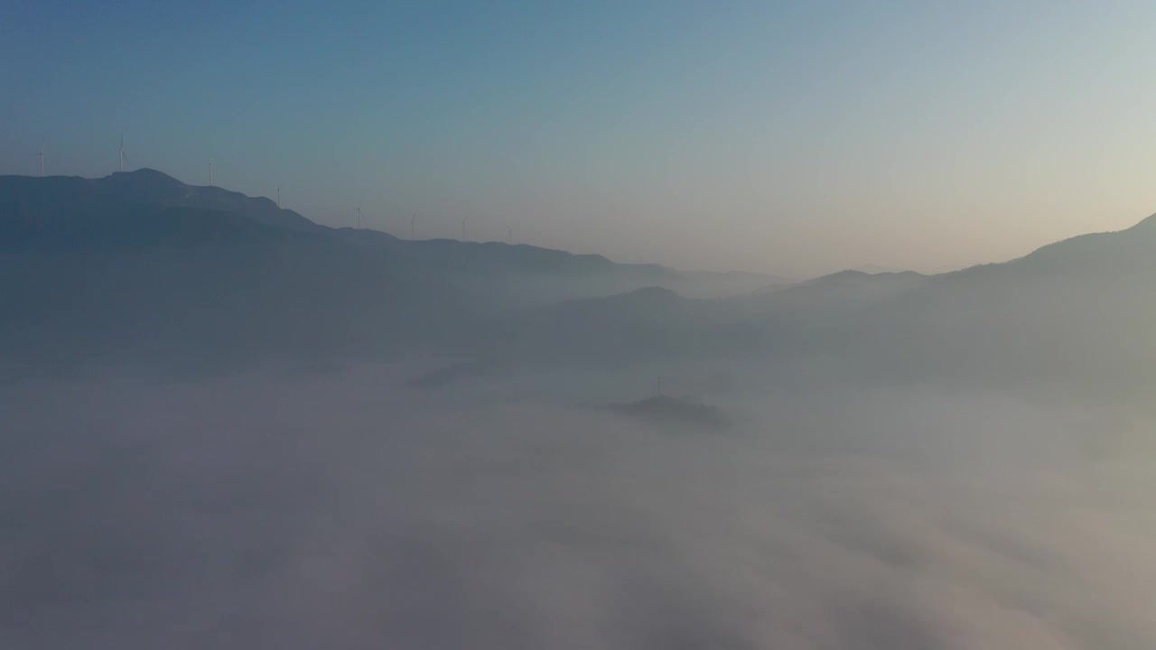 航拍山下乡村平流雾日出视频素材