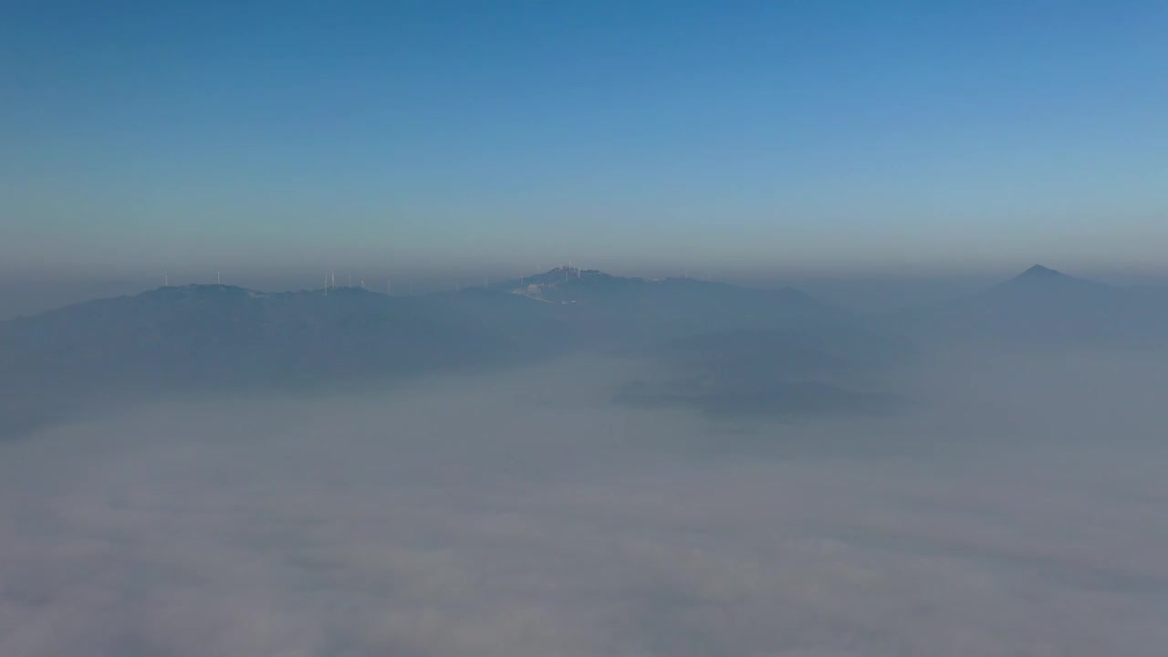 航拍山下乡村平流雾日出视频素材