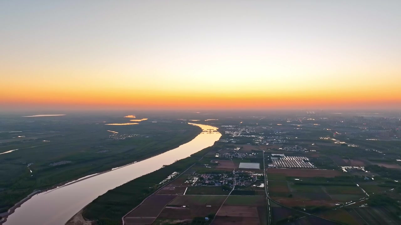 航拍夕阳黄河湾视频素材