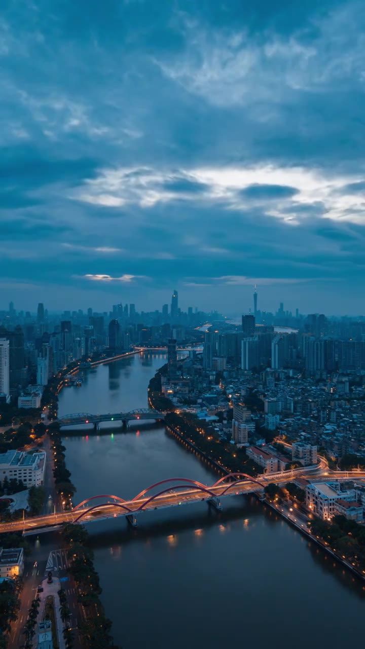 广州珠江和广州地标建筑的日出视频素材