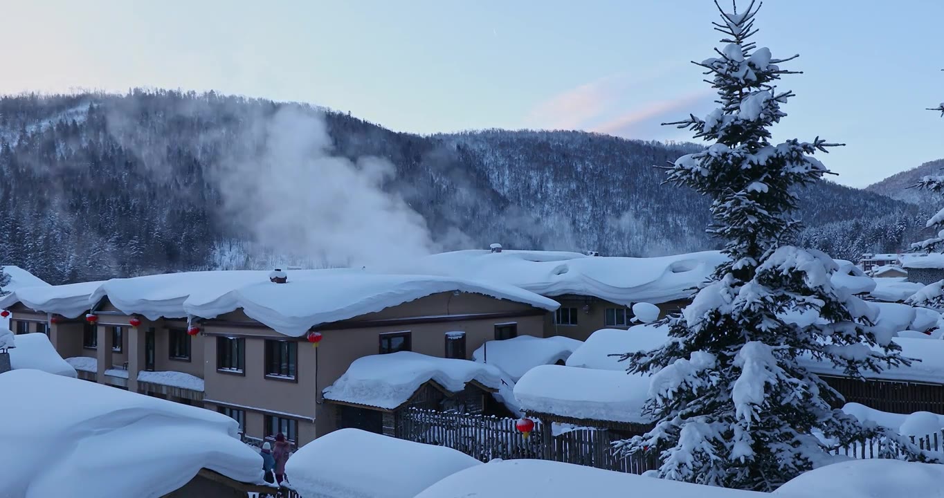 东北雪乡的房屋，雪乡的景观，东北旅游热门景点视频素材