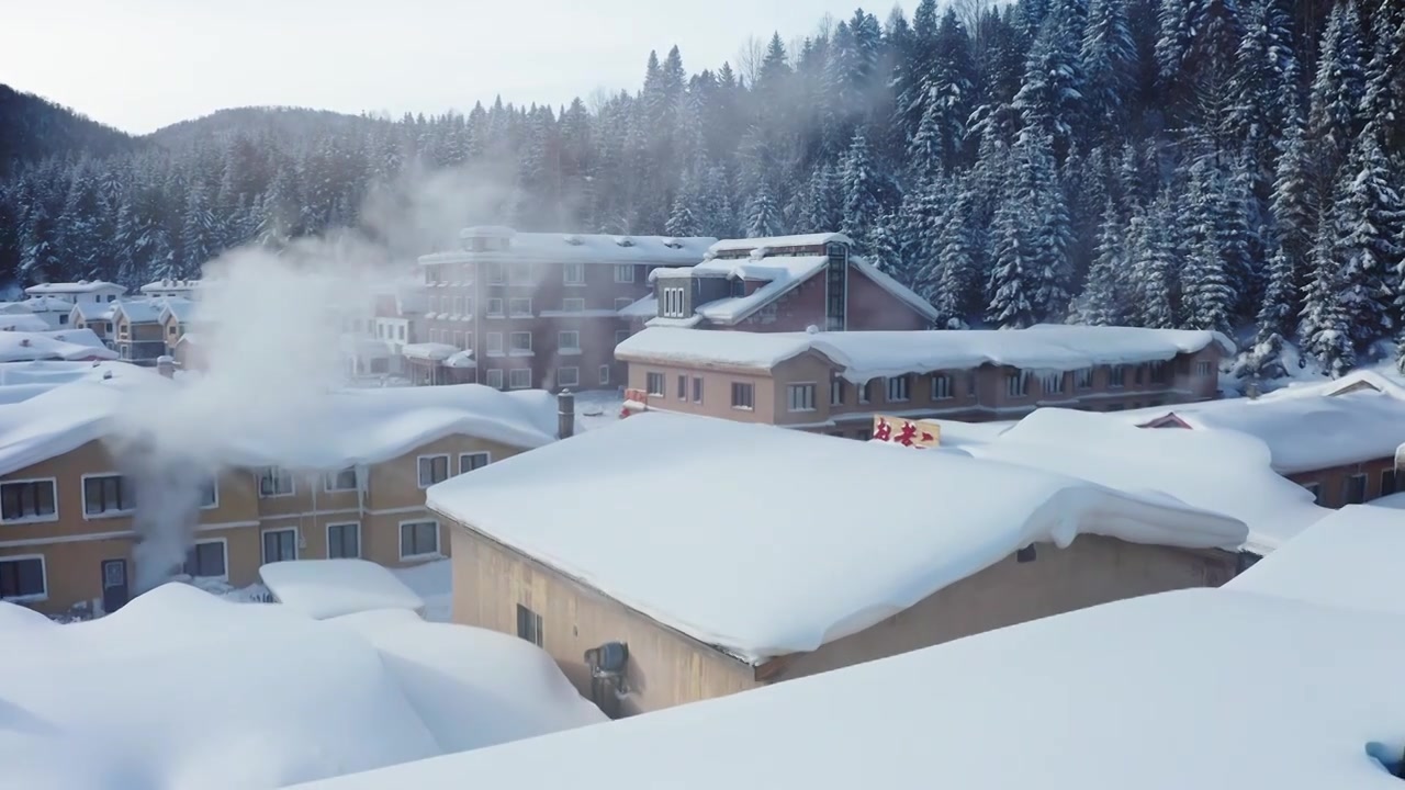 东北雪乡的房屋，雪乡的景观，东北旅游热门景点视频素材