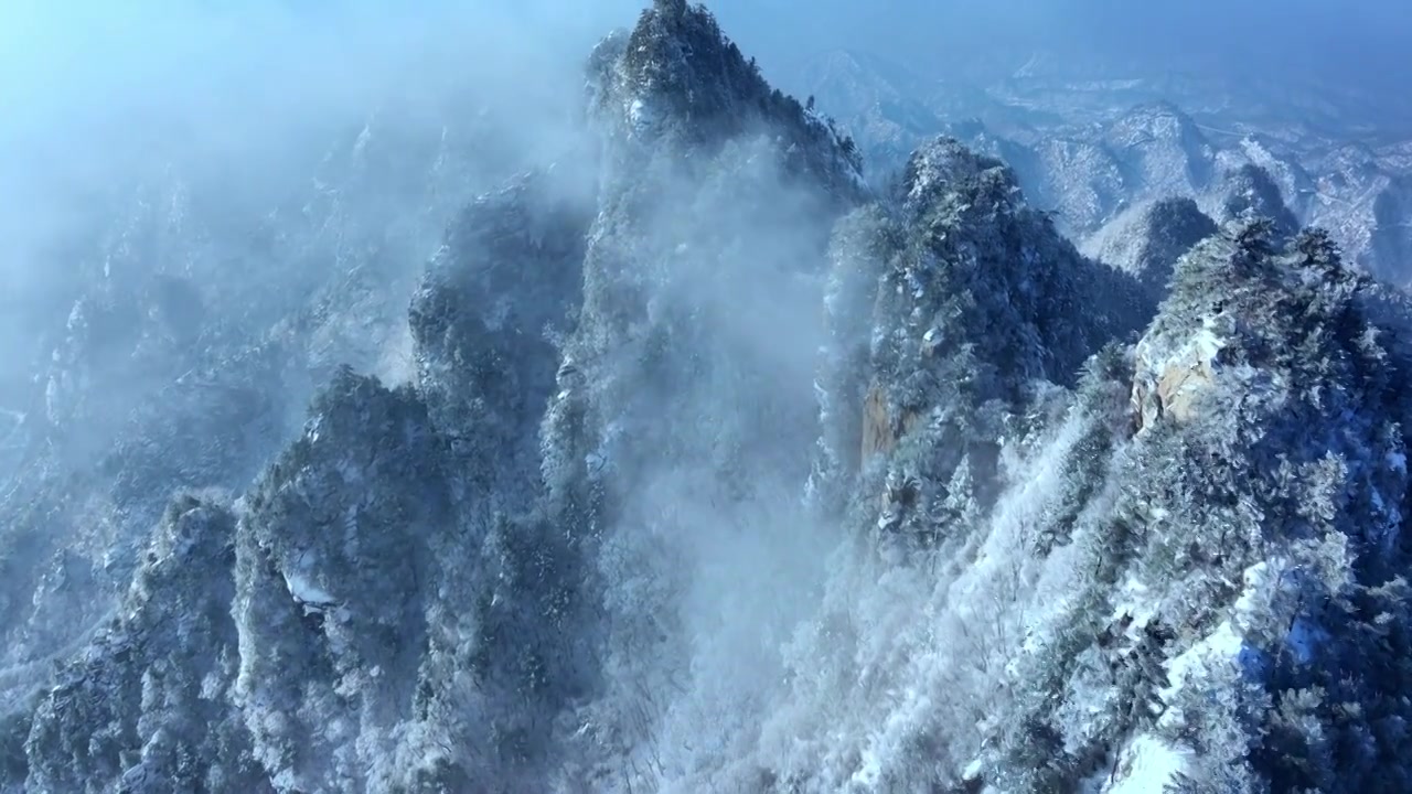 雪景雾凇云海群山中国国画山水航拍视频素材