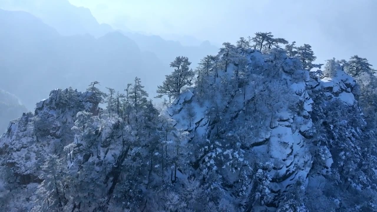 雪景雾凇云海群山中国国画山水航拍视频素材