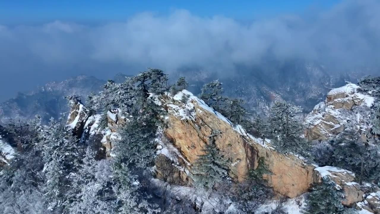 雪景雾凇云海群山中国国画山水航拍视频素材