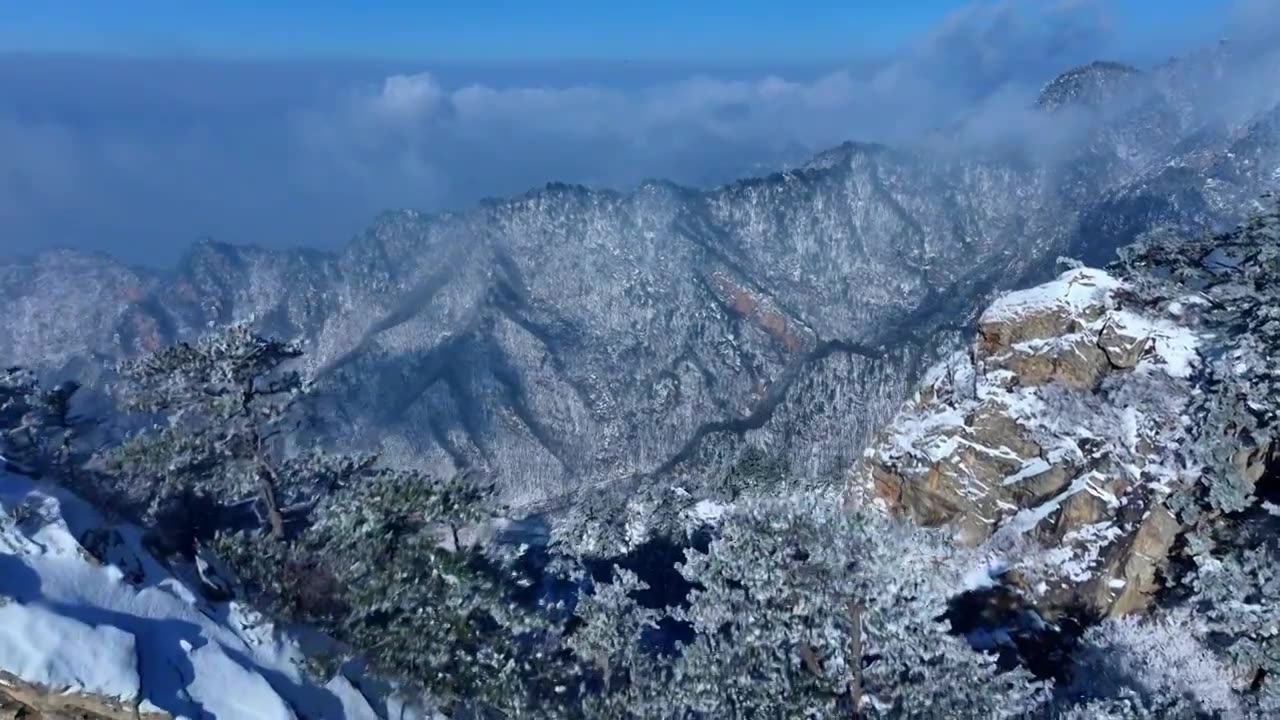 雪景雾凇云海群山中国国画山水航拍视频素材