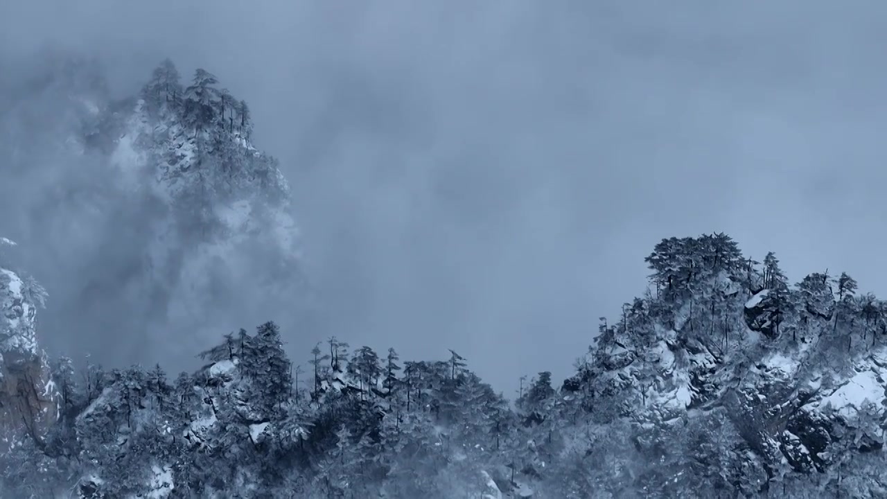 雾凇雪景中国风国画山水航拍视频素材