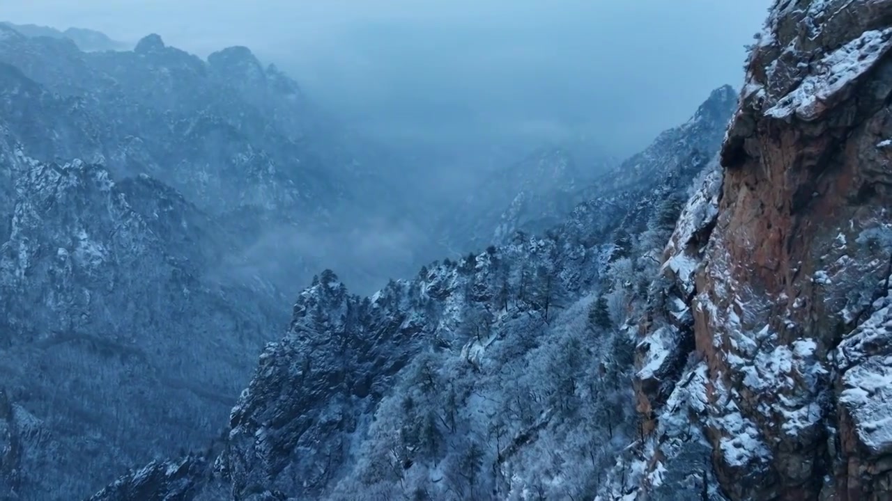 冬季雪景云海群山中国国画山水视频素材