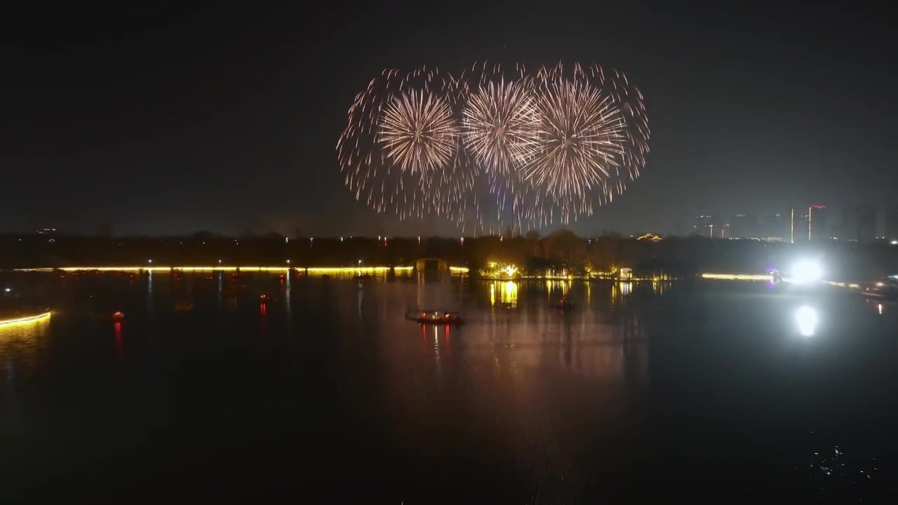 洛阳新年元宵节燃放烟火庆祝喜庆灯会牡丹旅游视频素材