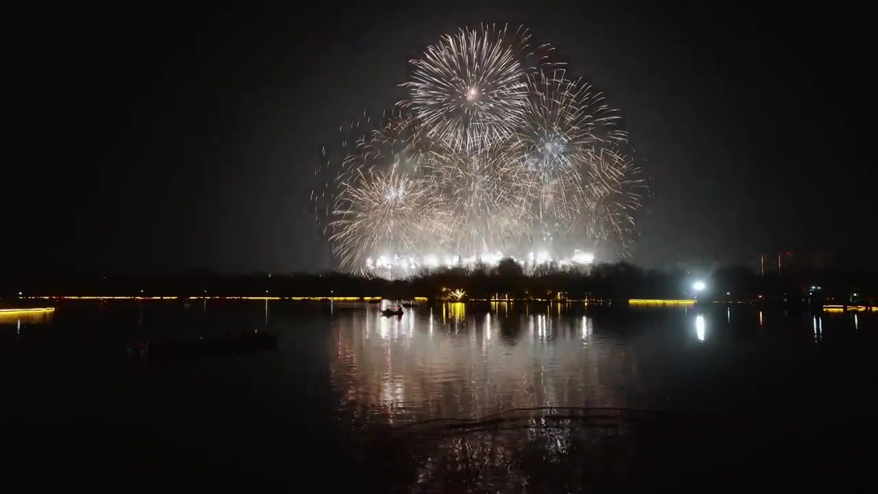 洛阳新年元宵节燃放烟火庆祝喜庆灯会牡丹旅游视频素材