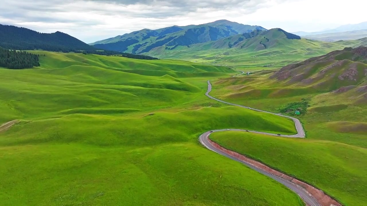 航拍伊昭公路 乌孙山视频素材