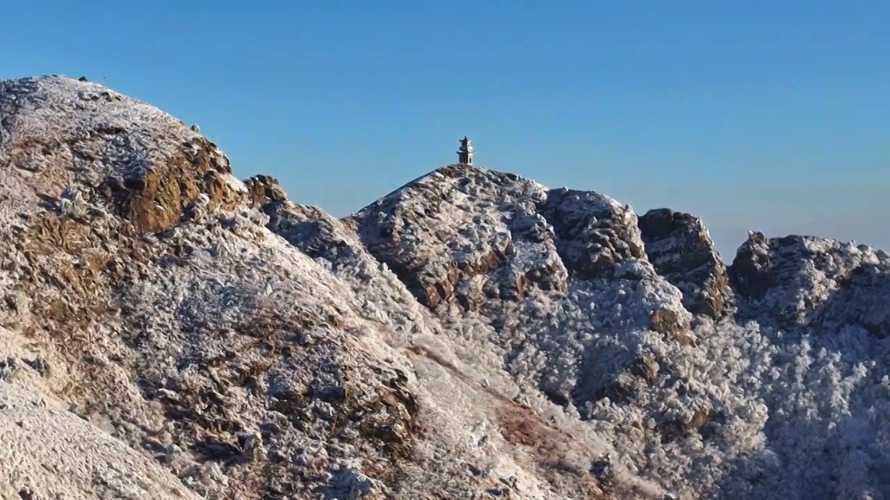 下雪后的五莲县马耳山风光视频下载