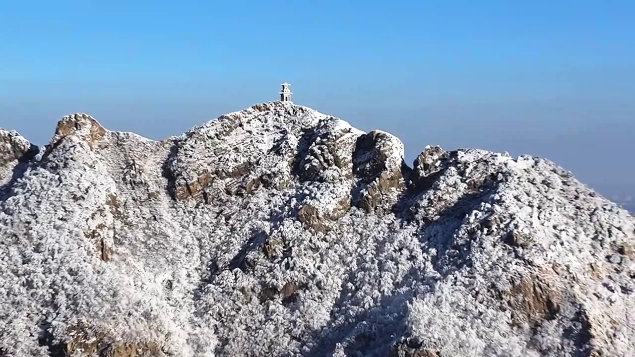 下雪后的五莲县马耳山风光视频素材